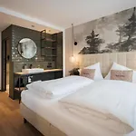 Hotel Alpendorf Stern 3*